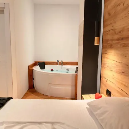 شقة Jacuzzi